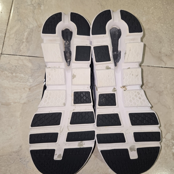 On Running Men's Gray and Black Cloud Sneakers - Picture 12 of 15